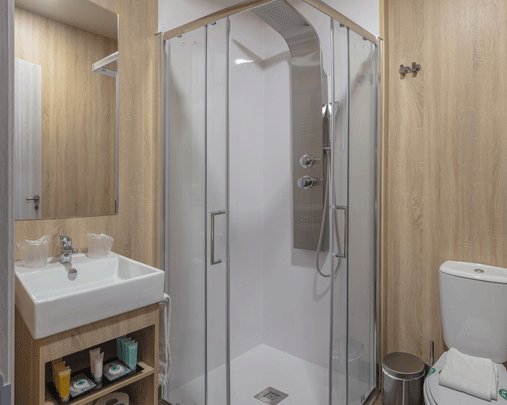 CABAÑA 'NEW SHERWOOD' 3 DORMITORIOS JACUZI PREMIUM Parque Vacacional Magic Robin Hood Alfaz del Pi CABAÑA 'NEW SHERWOOD' 3 DORMITORIOS JACUZI PREMIUM Parque Vacacional Magic Robin Hood Alfaz del Pi